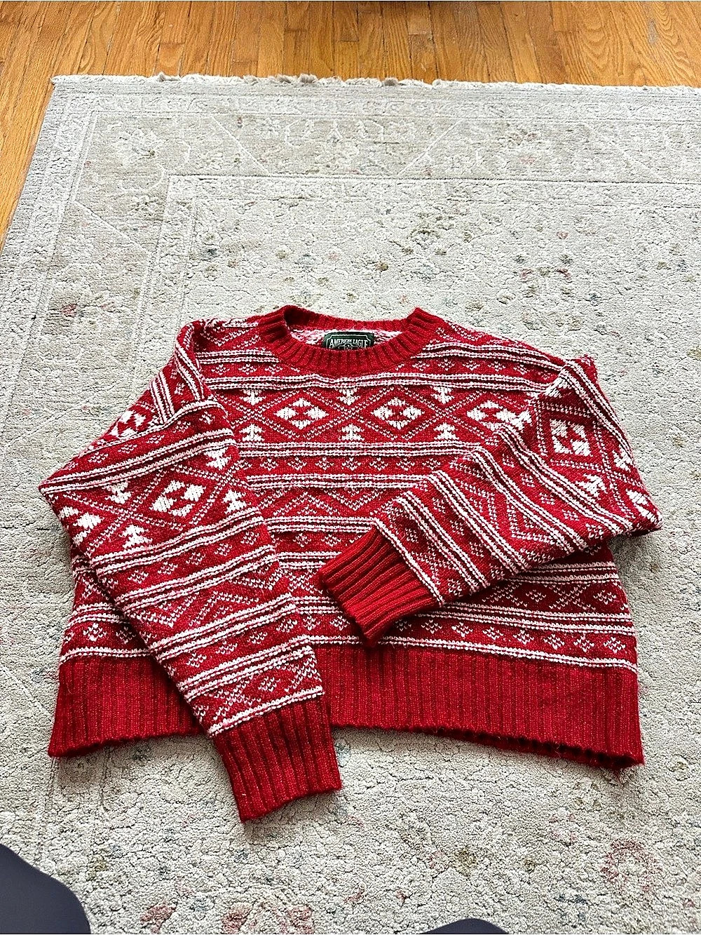 American Eagle Geometric Crewneck Red & White Size Medium Like New